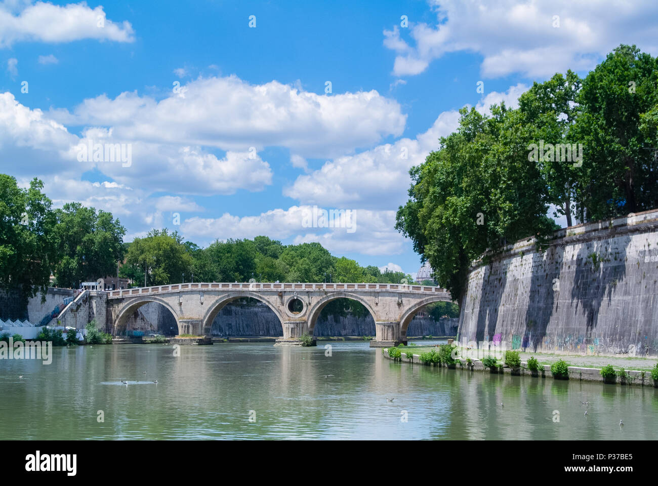 Il Ponte Sisto ponte sul fiume Tevere Foto Stock