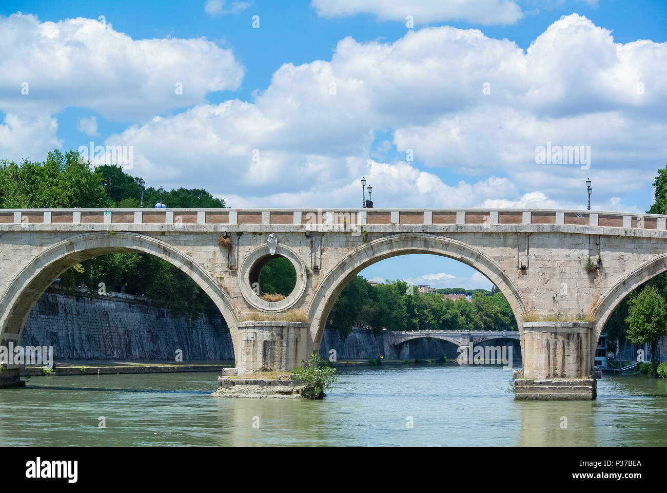 Il Ponte Sisto ponte sul fiume Tevere, Roma, lazio, Italy Foto Stock