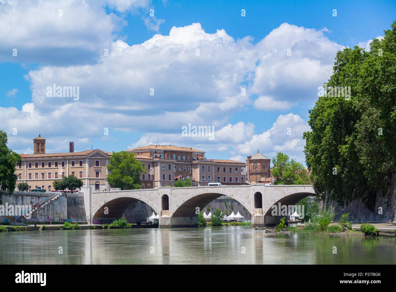 Il ponte Principe Amedeo Savoia Aosta sul fiume Tevere, Roma, lazio, Italy Foto Stock