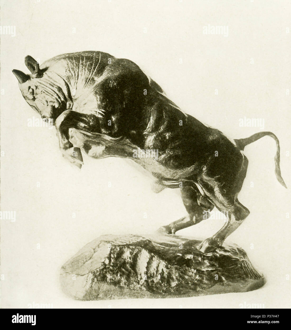 Antoine Louis Barye (1795-1875) era un romantico scultore francese. Egli è meglio conosciuto come scultore di animali (quindi un animalier). Questa scultura in bronzo di Barye è intitolato "Cavallino Rampante Bull" ("Biancheria Taureau Carre') e apparteneva alla collezione del compianto Ciro J. Lawrence, Esq. Foto Stock