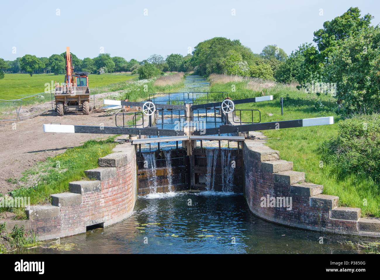 Dopo il successo di un appello per i fondi il canale si blocca tra Melbourne e Pocklington in East Yorkshire sono state rinnovate Foto Stock