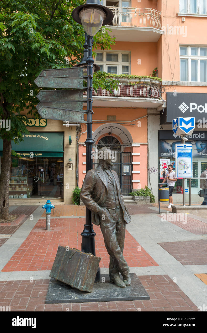 SOFIA, BULGARIA - 8 giugno 2018: Boulevard Vitosha e Aleko Konstantinov statua Foto Stock