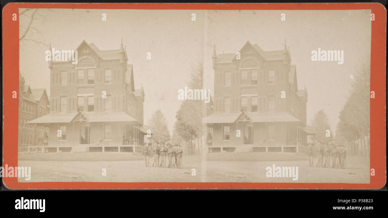 134 Gruppo di soldati in uniforme nella parte anteriore dell'edificio, da Ackerman Bros. Foto Stock
