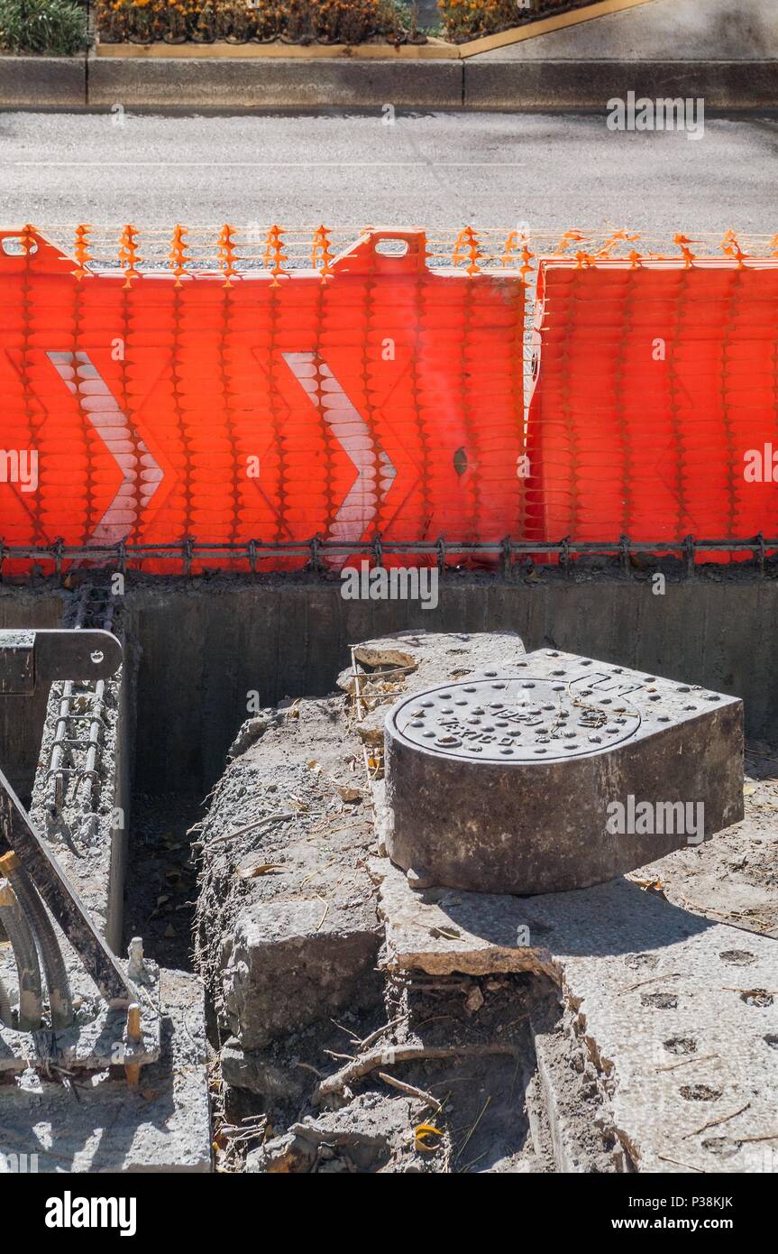 Fognature sostituita durante la costruzione della linea 7 del Metrobus di Città del Messico. Foto Stock