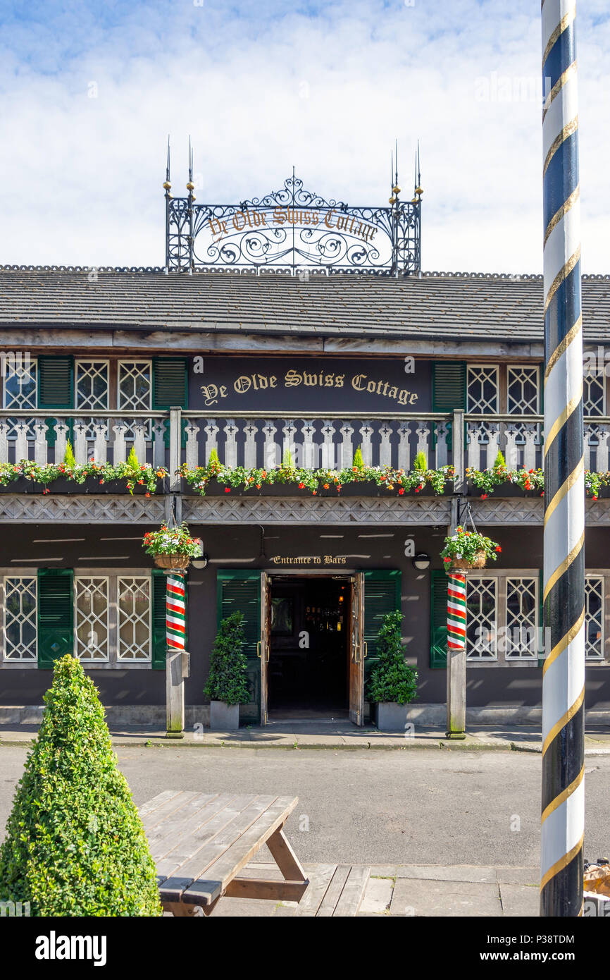 Ye Olde Swiss Cottage Pub ingresso, Finchley Road, Swiss Cottage, Hampstead, London Borough of Camden, Greater London, England, Regno Unito Foto Stock