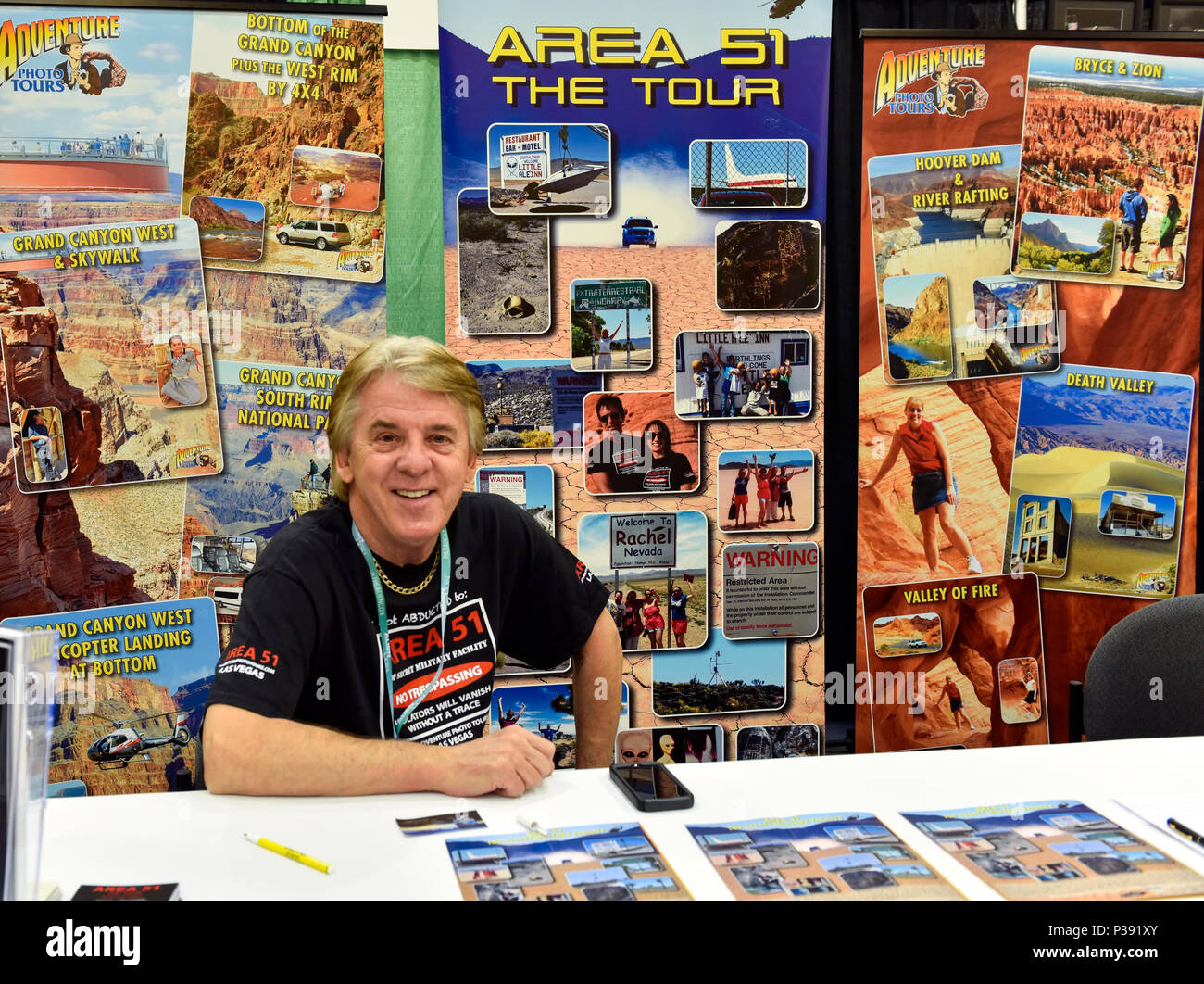 Pasadena, California, 16 giugno 2018, Area 51 tour al venditore straniero con il giorno 2. Credito: Ken Howard Immagini/Alamy Live News Foto Stock