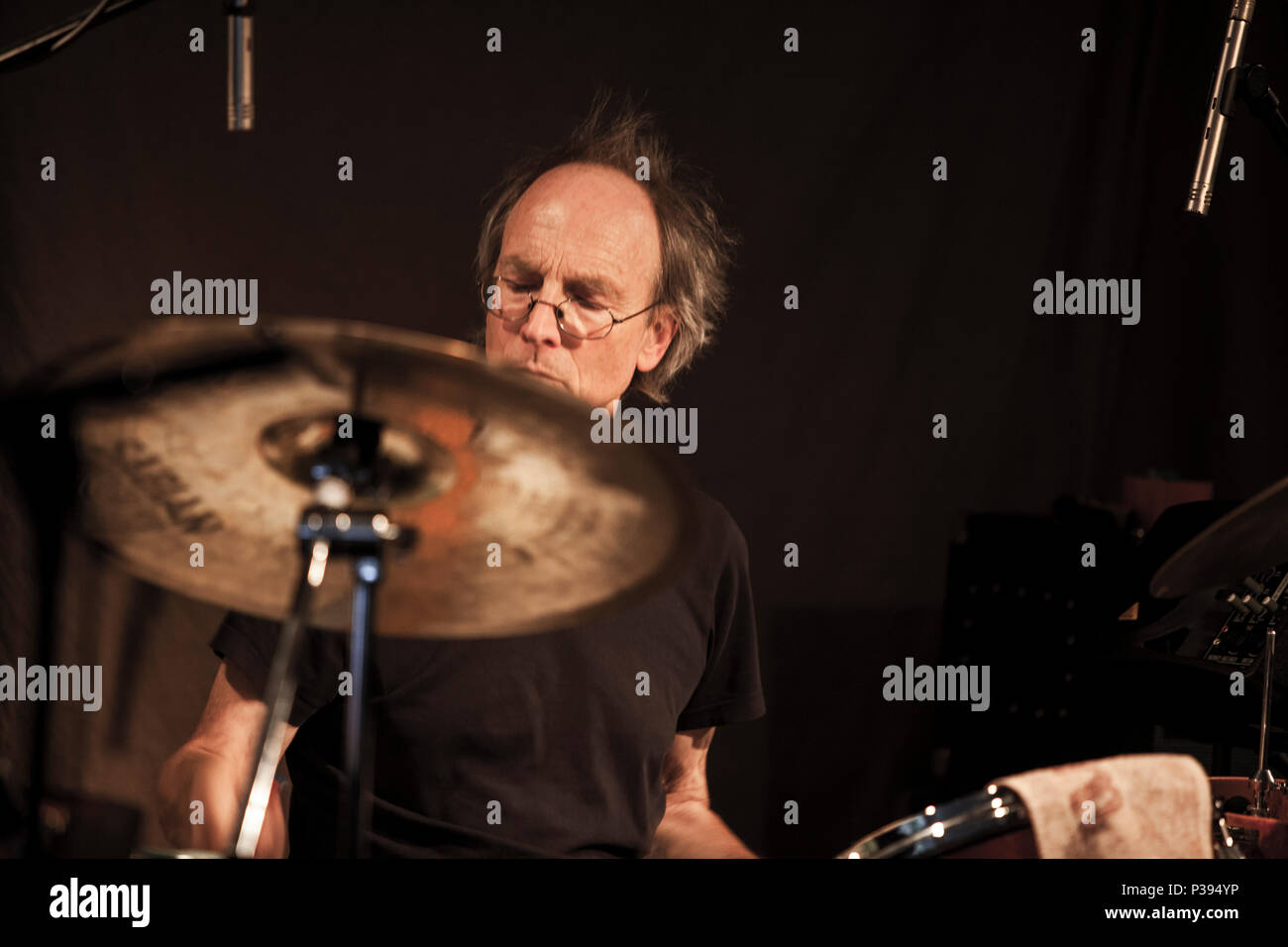 Hackney, Regno Unito. Xvi Jun, 2018. venduto fuori notte al Cafe Oto a Stoke Newington, Hackney, musica: Lindsay Cooper libro dei Canti, Chris Cutler (Henry Cow) batteria e percussioni, (John Greaves / YUMI HARA / CHLÖE HERINGTON / TIM HODGKINSON / DAGMAR KRAUSE) + il watt + John Greaves (solo) + Chlöe Herington (solo) 16/06/2018, Londra, Katja Eber. Credito: Katja Heber/Alamy Live News Foto Stock