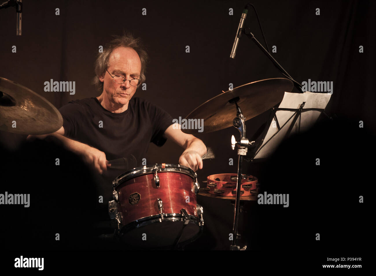 Hackney, Regno Unito. Xvi Jun, 2018. venduto fuori notte al Cafe Oto a Stoke Newington, Hackney, musica: Lindsay Cooper libro dei Canti, Chris Cutler (Henry Cow) batteria e percussioni, (John Greaves / YUMI HARA / CHLÖE HERINGTON / TIM HODGKINSON / DAGMAR KRAUSE) + il watt + John Greaves (solo) + Chlöe Herington (solo) 16/06/2018, Londra, Katja Eber. Credito: Katja Heber/Alamy Live News Foto Stock