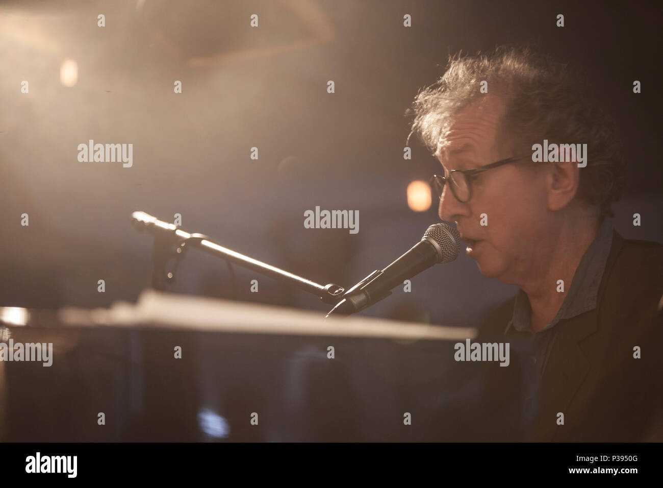 Hackney, Regno Unito. Xvi Jun, 2018. venduto fuori notte al Cafe Oto Stoke Newington, Hackney, musica: Lindsay Cooper - Libro dei Canti di Henry Cow, John Greaves voce e basso (CHRIS CUTLER / JOHN GREAVES / YUMI HARA / CHLÖE HERINGTON / TIM HODGKINSON / DAGMAR KRAUSE) + il watt + John Greaves (solo) + Chlöe Herington (solo) 16/06/2018, Londra, Katja Eber. Credito: Katja Heber/Alamy Live News Foto Stock