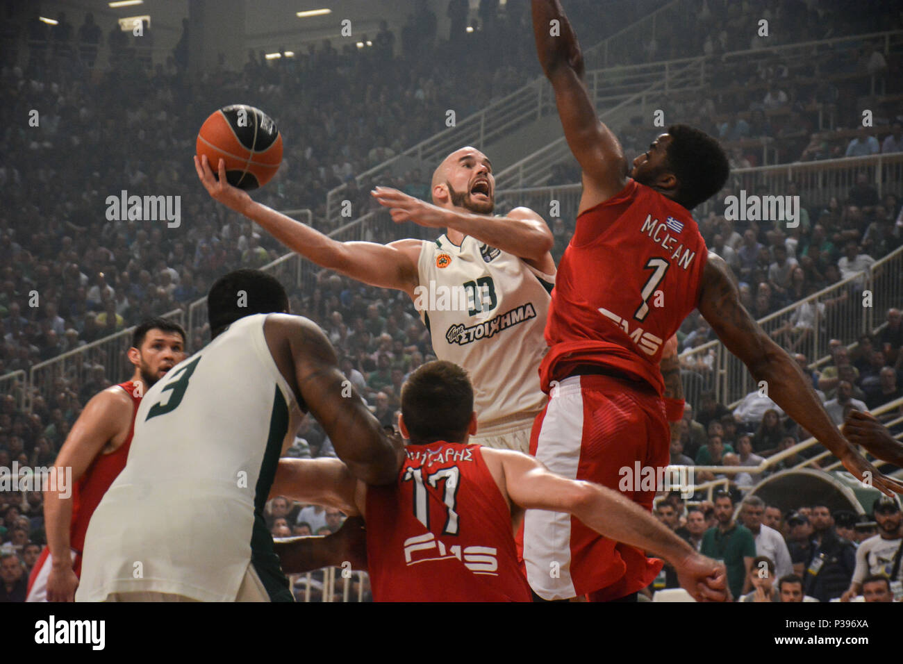 Atene, Grecia. 17 Giugno, 2018. Nick Calathes (M) del Panathinaikos Superfoods durante il greco Campionato di basket gioco finale tra Panathinaikos e Olympiacos BC. Credito: Ioannis Alexopoulos SOPA/images/ZUMA filo/Alamy Live News Foto Stock