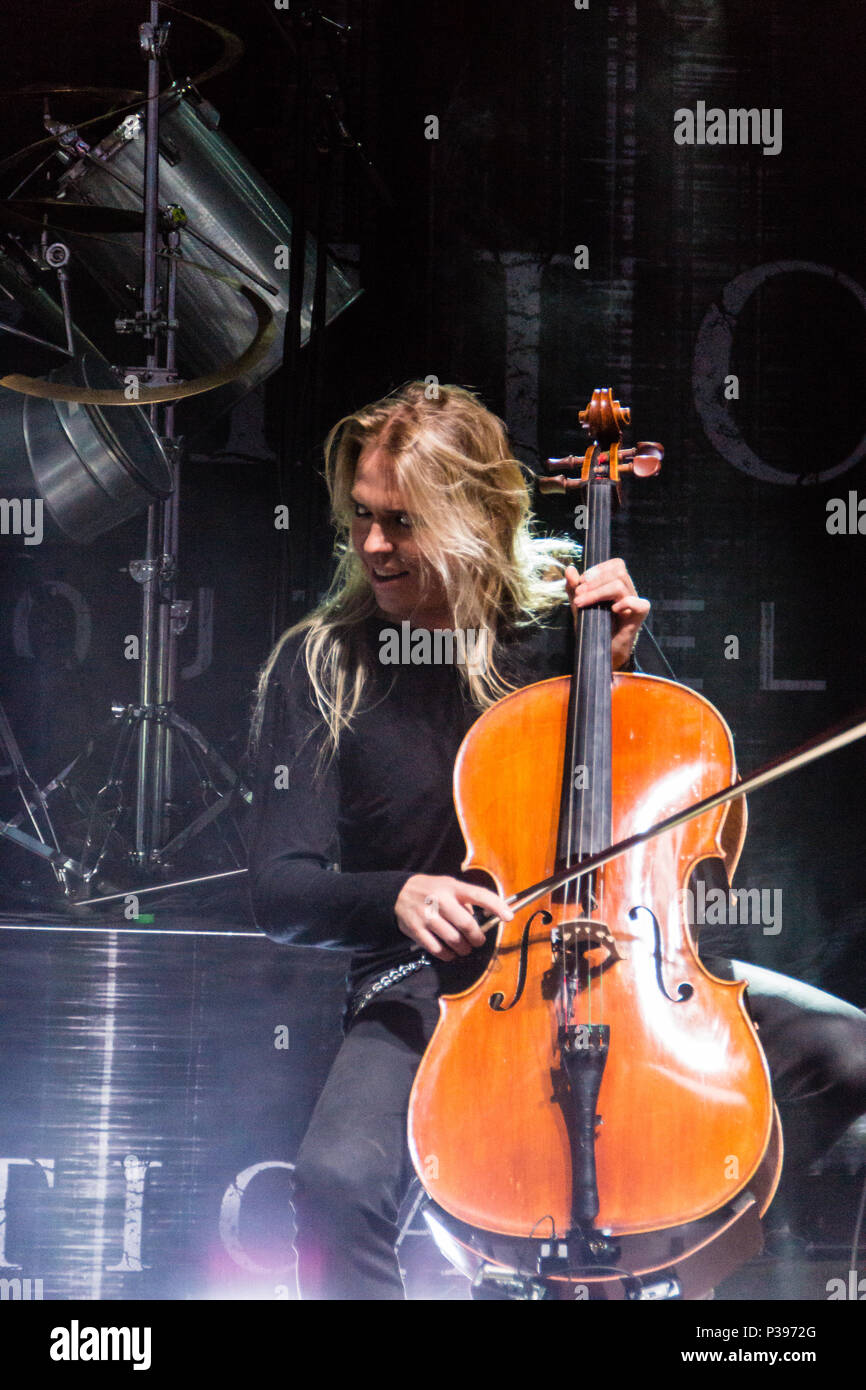 Kiel, Germania. 17 Giugno, 2018. La banda "Apocalyptica' sta eseguendo in Freilichtbühne Krusenkoppel durante la Kieler Woche 2018 © Björn Deutschmann/Alamy Live News Foto Stock