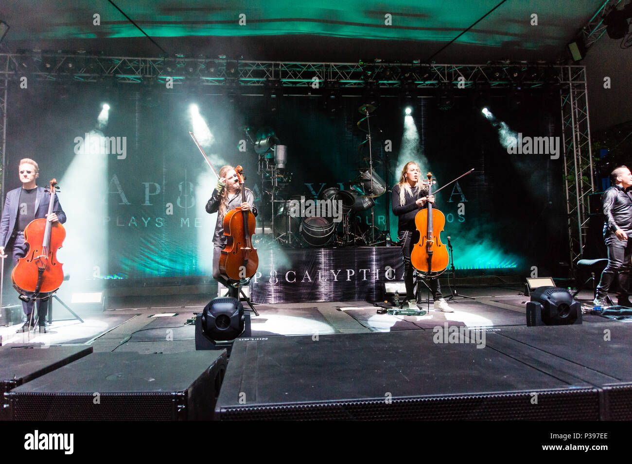 Kiel, Germania. 17 Giugno, 2018. La banda "Apocalyptica' sta eseguendo in Freilichtbühne Krusenkoppel durante la Kieler Woche 2018 © Björn Deutschmann/Alamy Live News Foto Stock