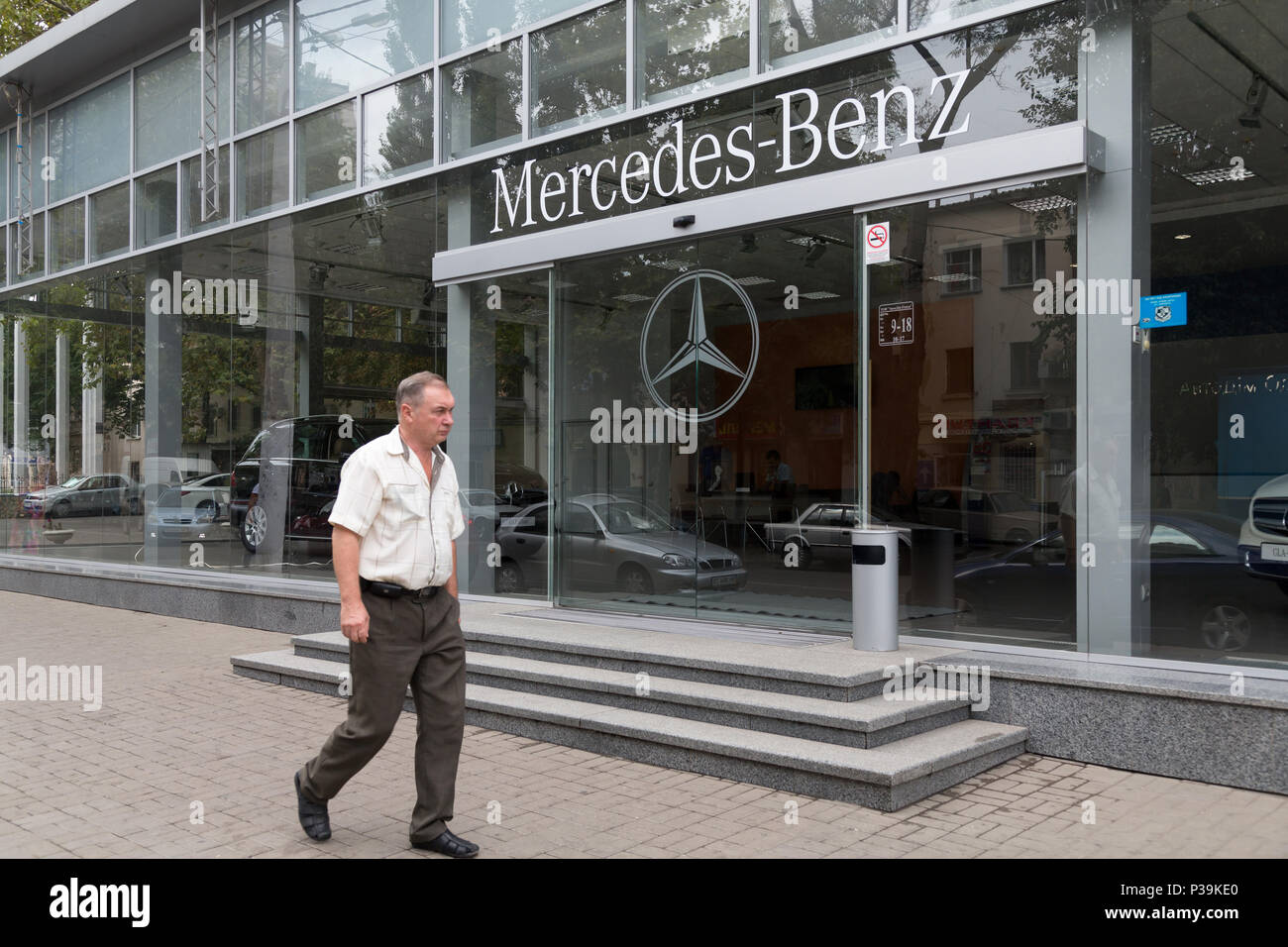 Odessa, Ucraina, ingresso al salone di Mercedes Foto Stock