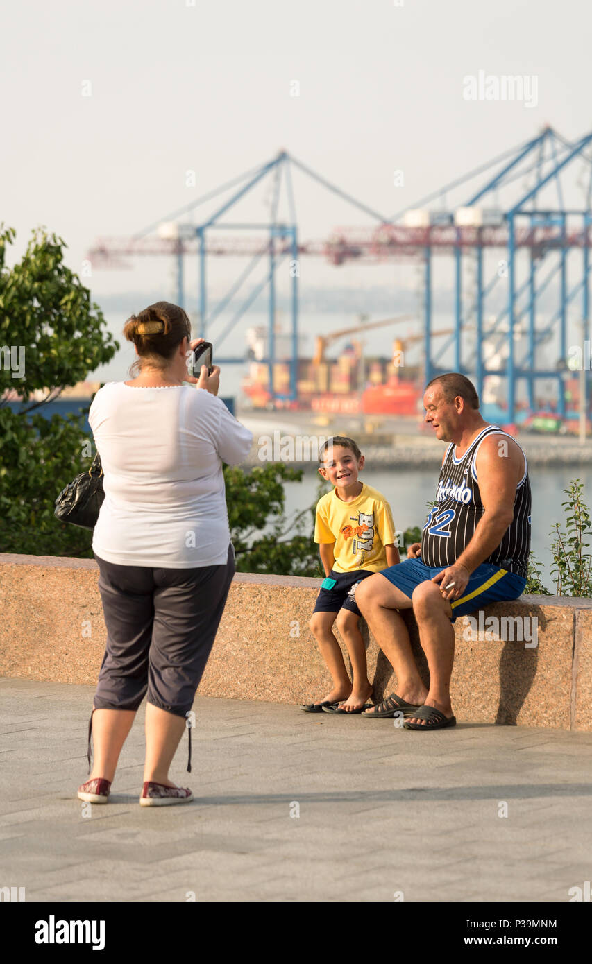 Odessa, Ucraina, famiglia prende le immagini sul Mar Nero Foto Stock