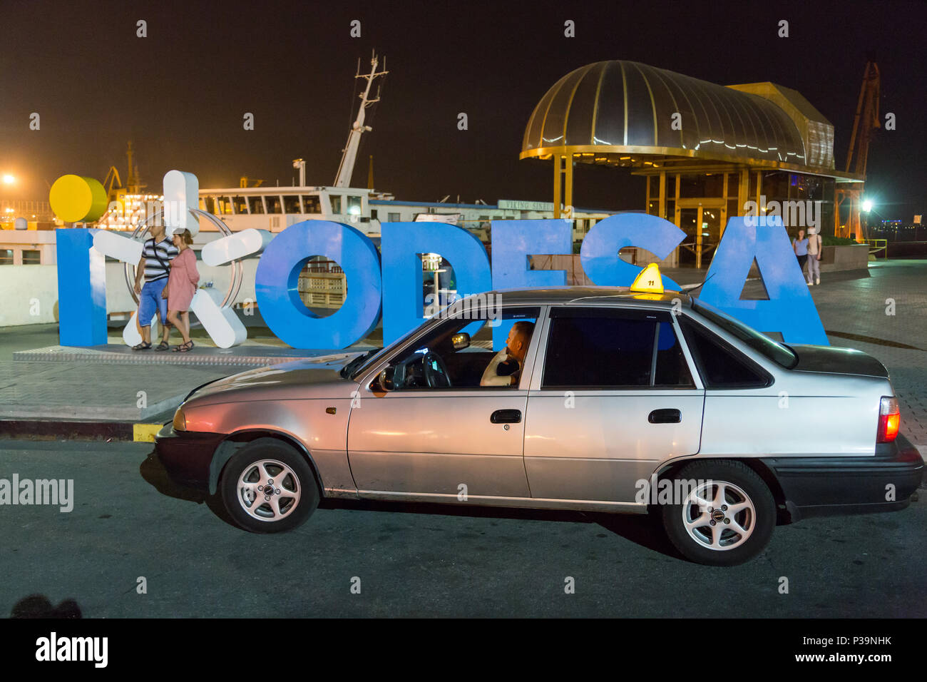 Odessa, Ucraina, visitatori prendere foto ricordo a Odesa scritte al porto Foto Stock
