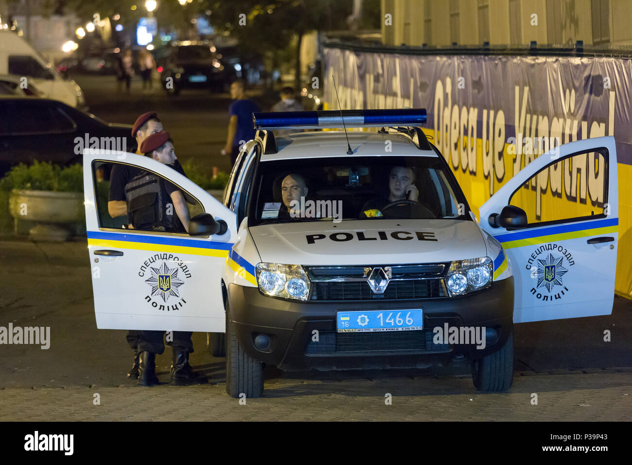 Odessa, Ucraina, riot pattuglia di polizia in serata nel centro della città Foto Stock