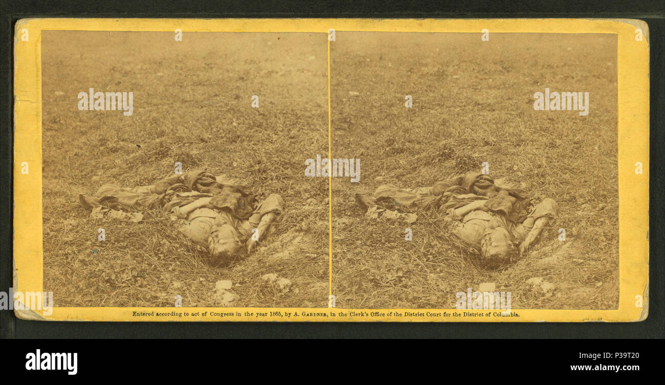 . Egli dorme il suo ultimo sonno. Un soldato Conferederate che dopo essere stato ferito evidentemente lo stesso trascinato in un burrone piccolo sul lato della collina, dove morì. Copertura: 1862-1865. Fonte Imprint: Washington, D.C. : Gardner's Galleria, 1862-1865. Elemento digitale pubblicata 8-11-2006; aggiornato 7-22-2008. 138 Egli dorme il suo ultimo sonno. Un soldato Conferederate che dopo essere stato ferito evidentemente lo stesso trascinato in un burrone piccolo sul lato della collina, dove morì, dalla Gardner, Alexander, 1821-1882 Foto Stock
