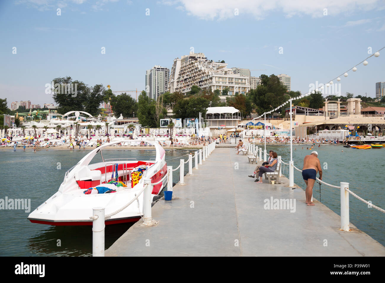Odessa, Ucraina, visitatori presso la spiaggia di Arcadia Foto Stock