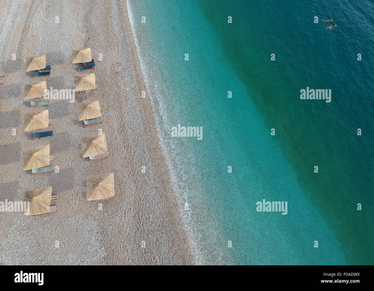 Vista aerea di spiaggia Potami nella città di Himara in Albania Foto Stock