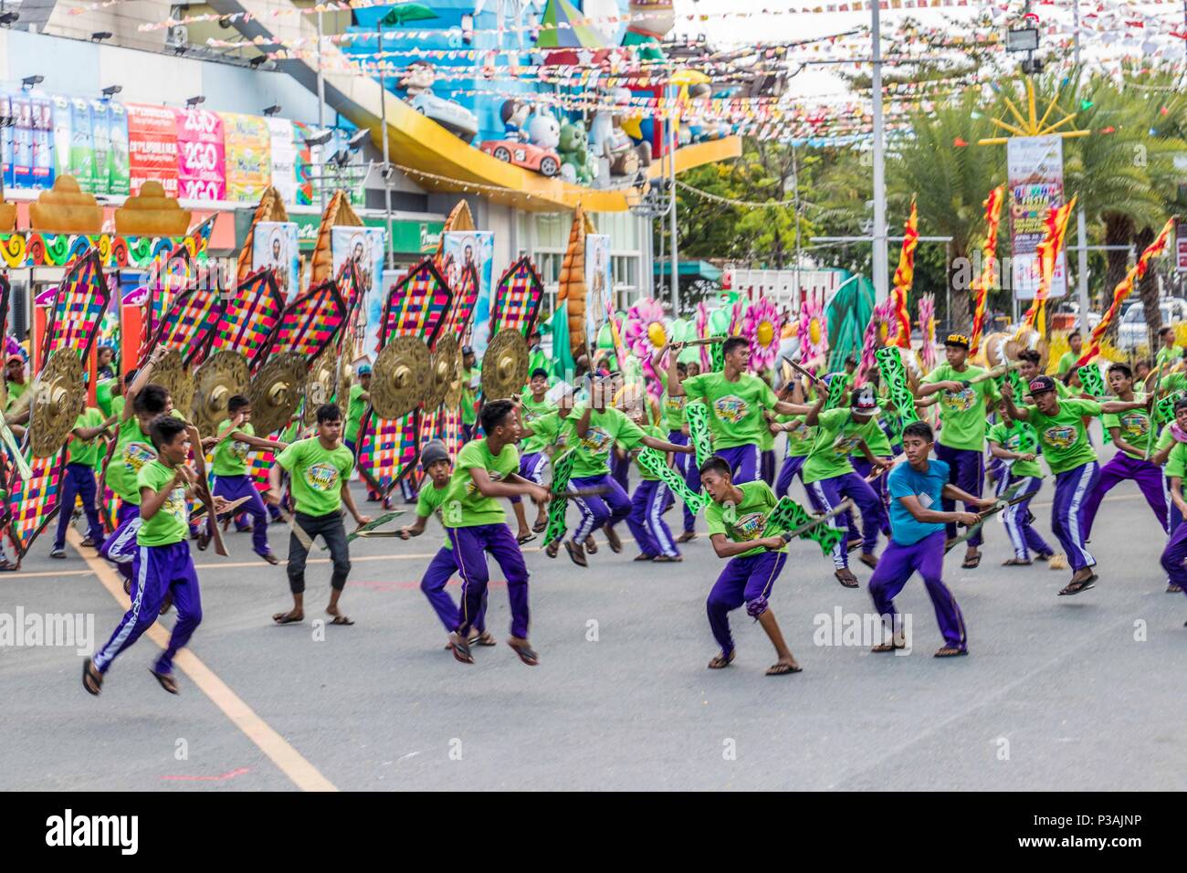 Le sessioni pratiche per Aliwan Fiesta Manila Filippine Aprile 2017 Foto Stock