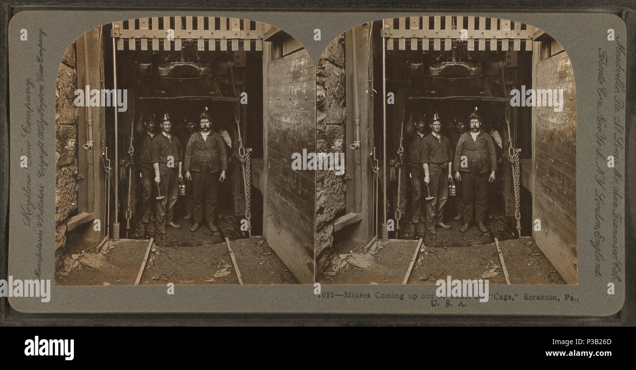 . I minatori provenienti dall'albero su 'Cage', Scranton, Pa., U.S.A. Pubblicato: c1905. Copertura: 1870?-1915?. Fonte Imprint: 1870?-1915?. Elemento digitale pubblicata 8-31-2005; aggiornato 2-13-2009. 191 minatori provenienti dall'albero su "gabbia", Scranton, Pa., U.S.A, da Robert N. Dennis raccolta di vista stereoscopica Foto Stock