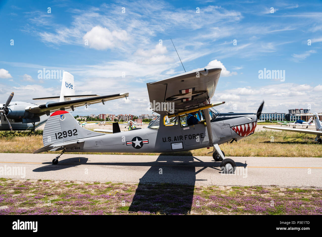 Madrid, Spagna - 3 Giugno 2018: Cessna L-19 Bird cane da 1949 aeromobile durante air show della storica collezione aerei a Cuatro Vientos airport Foto Stock