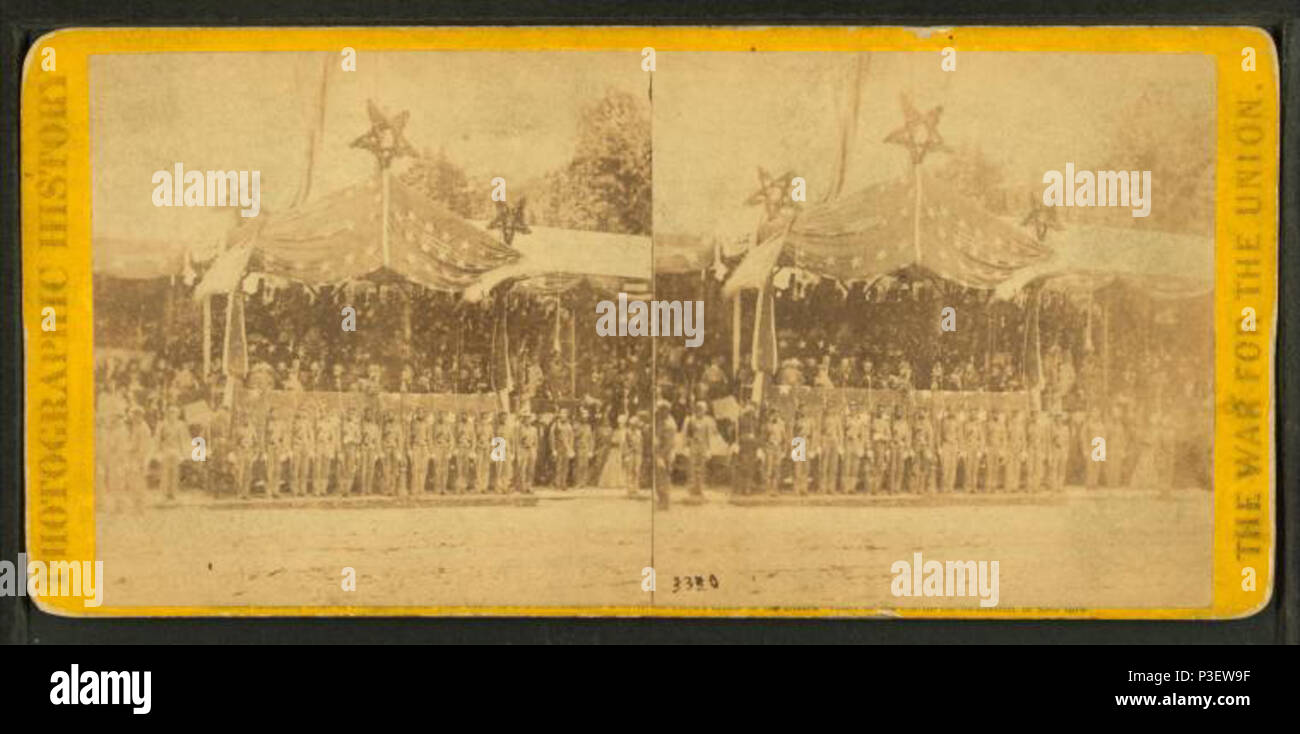 300 l esercito del Potomac. Il supporto nella parte anteriore del presidente della casa occupata dal presidente e cabinet, Grant e Sherman e la revisione di ufficiali, da Robert N. Dennis raccolta di vista stereoscopica 2 Foto Stock