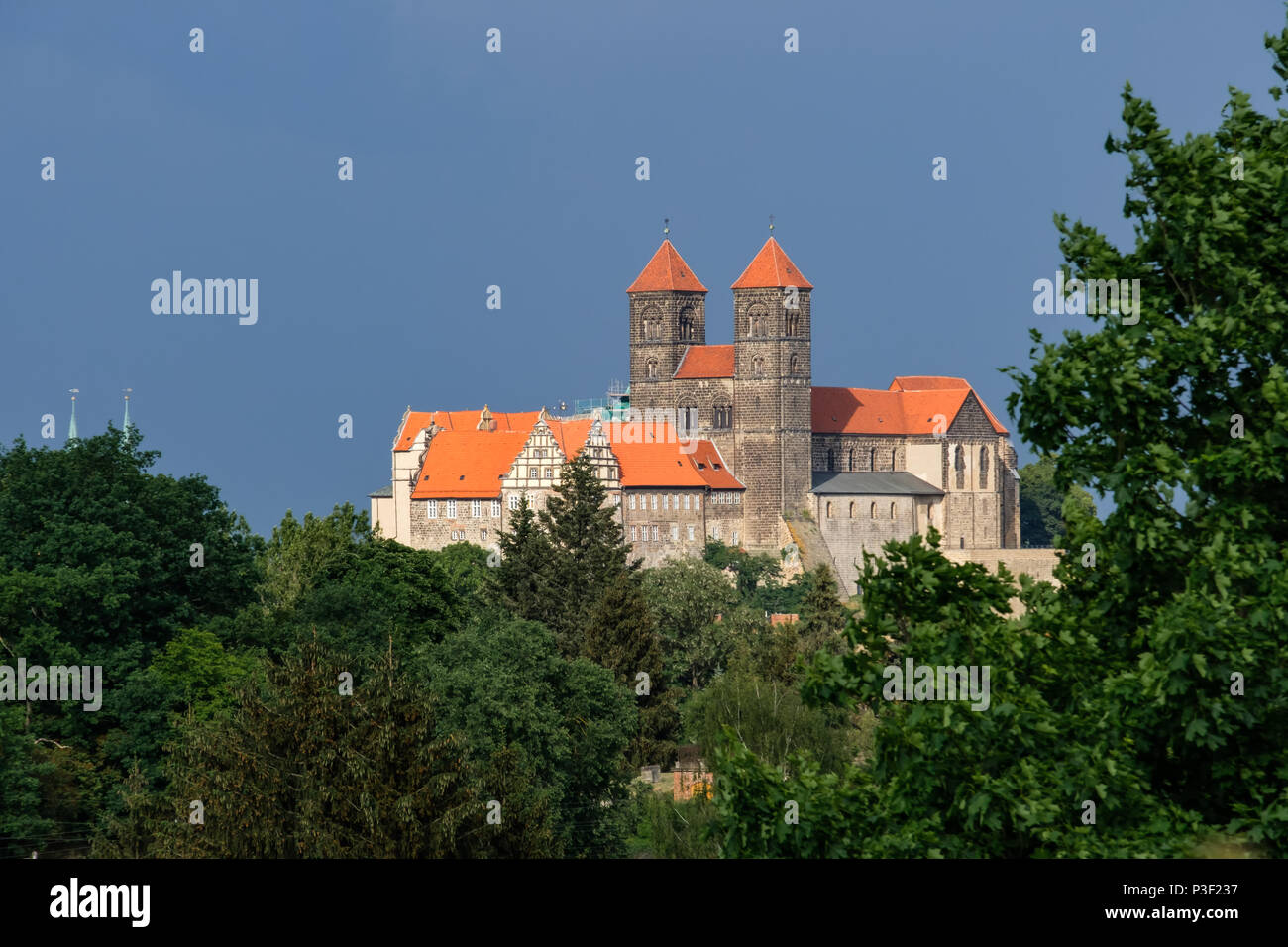 Blick auf das Schloss der Weltkulturerbestadt Quedlinburg Foto Stock