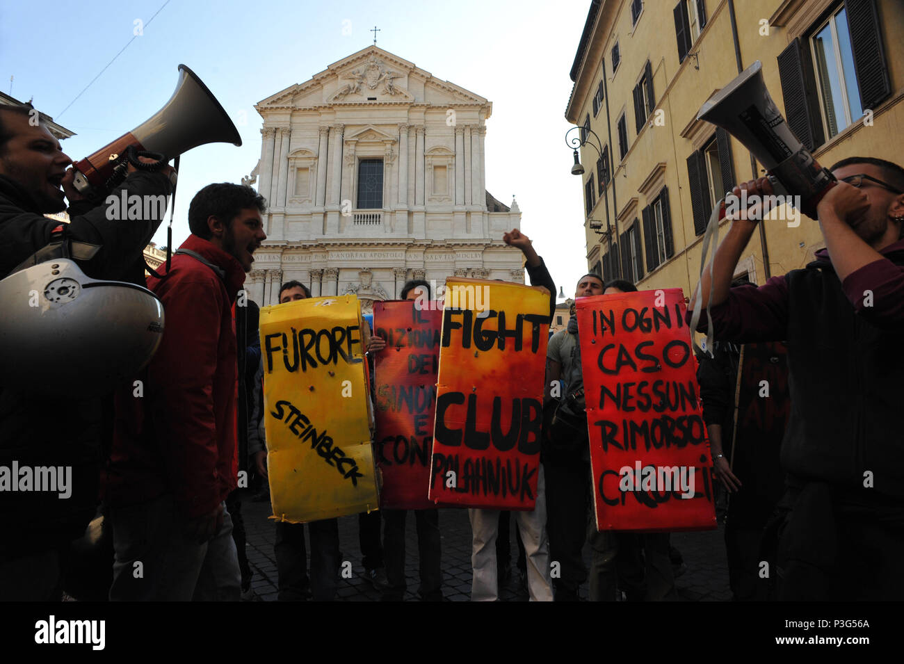 Roma. Gli studenti protestano contro le politiche del governo. L'Italia. Foto Stock