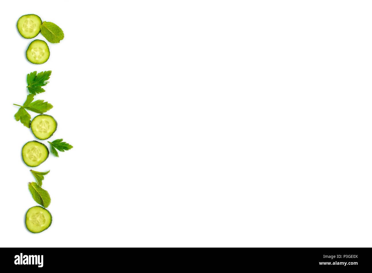 Verdure verdi sfondo, isolati su sfondo bianco. Un sano stile di vita vegano concetto. Foto Stock