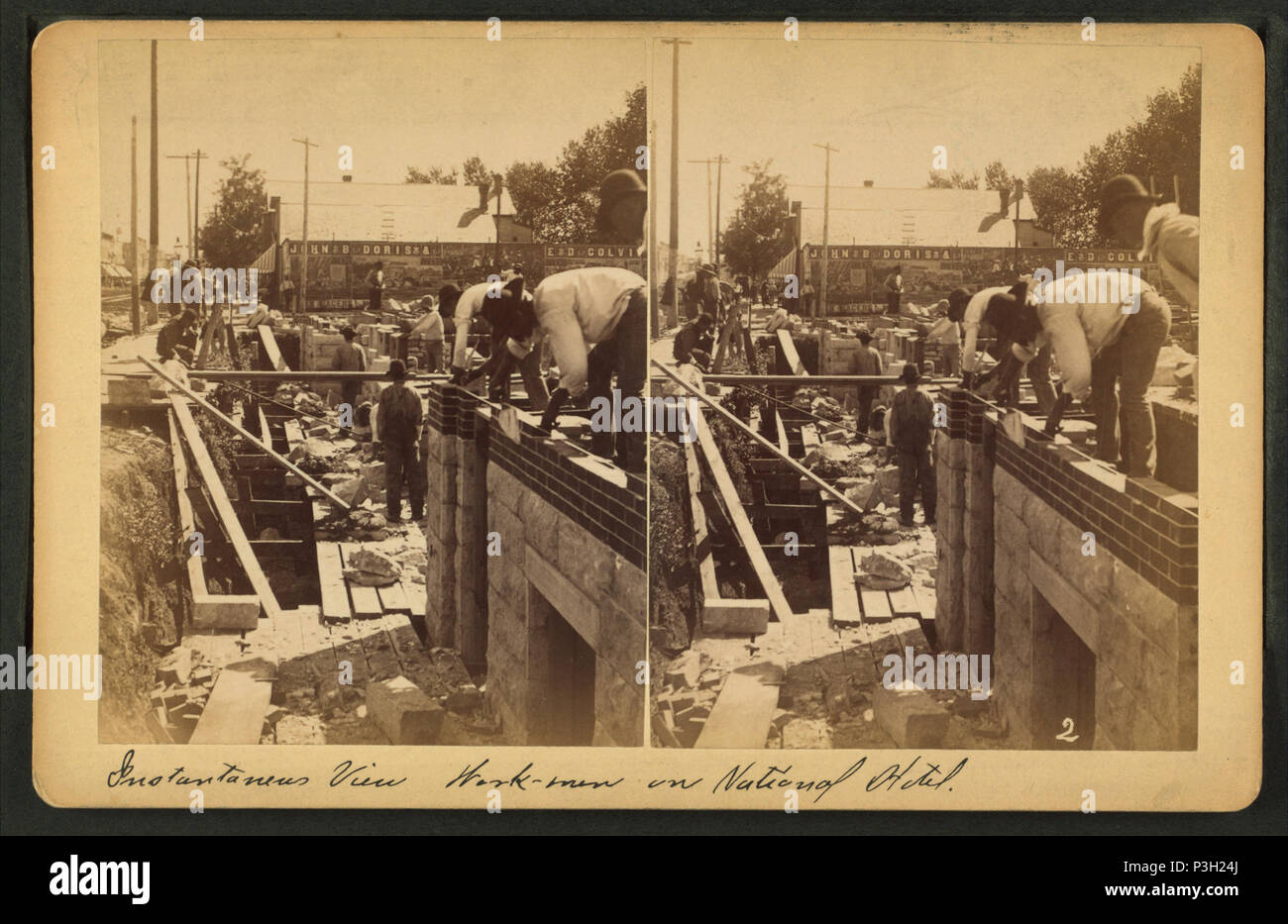 362 vista di muratori posando mattoni su National Hotel a Salina, da A. S. Barbiere &AMP; Figlio Foto Stock