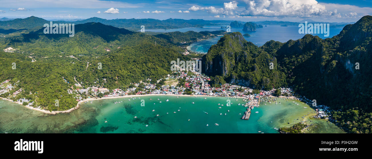 Panoramica vista aerea della città di El Nido di Palawan, Filippine Foto Stock