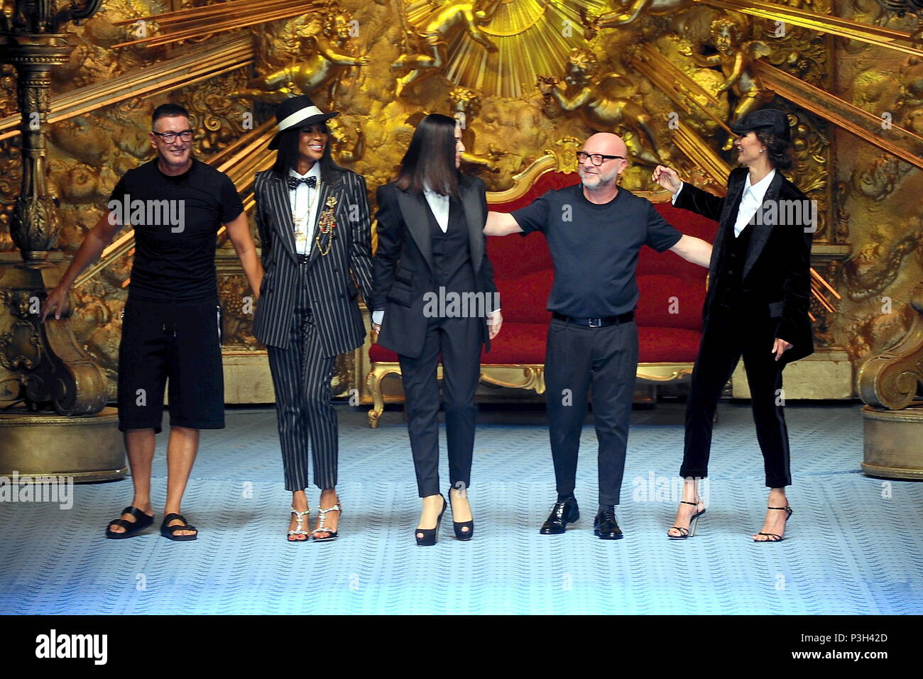 Moda maschile, la sfilata di Dolce e Gabbana Domenico Dolce e Stefano  Gabbana, Naomi Campbell e Monica Bellucci, Marpessa (Maurizio Maule, Milano  - 2018-06-16) ps la foto è utilizzabile nel rispetto del