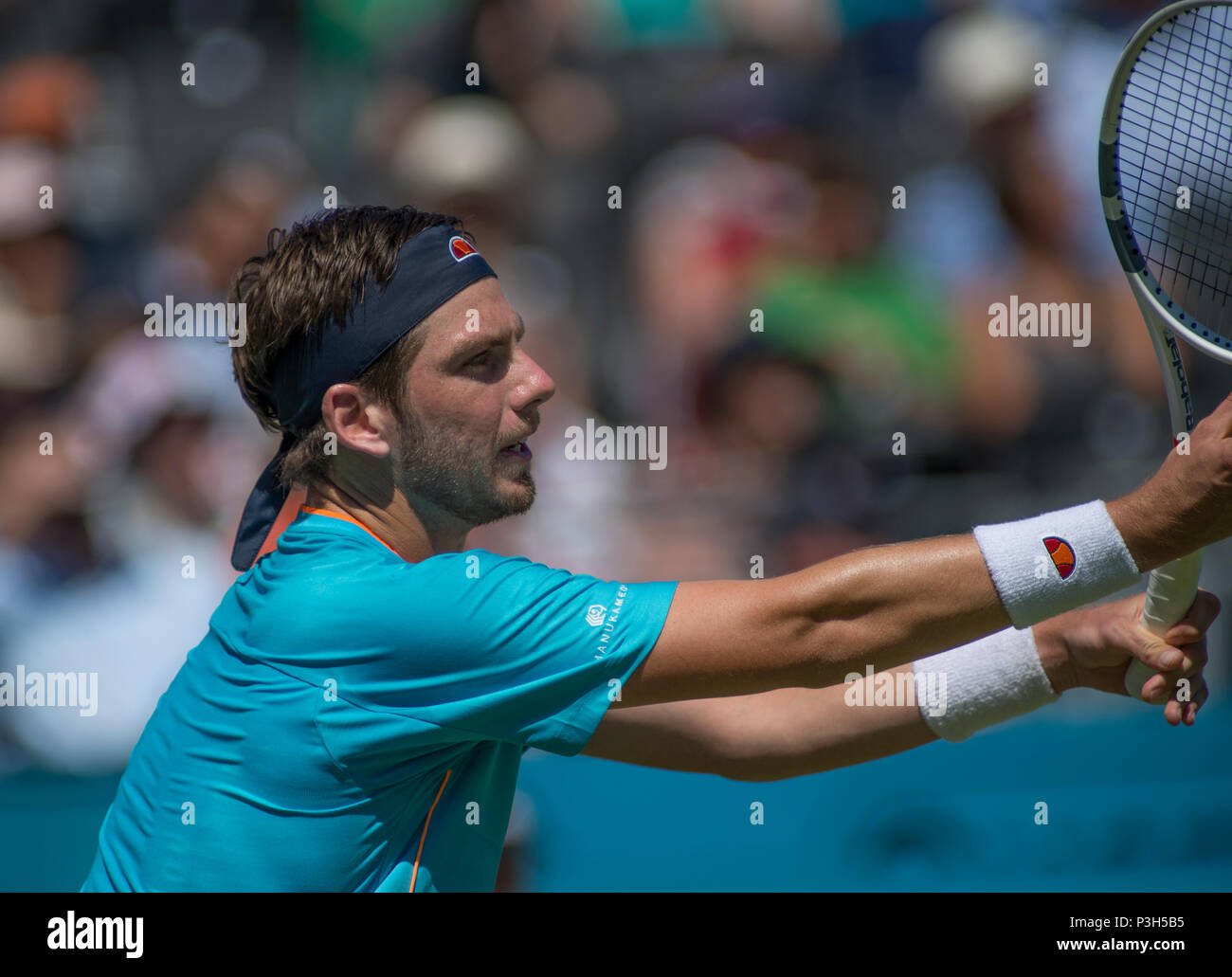 La Queen's Club di Londra, Regno Unito. 18 Giugno, 2018. Gli uomini erba court tennis campionati, un preludio a Wimbledon, sul Centre Court con Stan Wawrinka (SUI) vs Cameron Norrie (GBR). Credito: Malcolm Park/Alamy Live News. Foto Stock