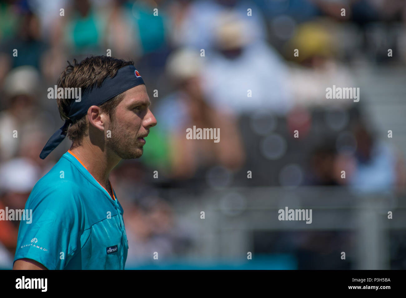 La Queen's Club di Londra, Regno Unito. 18 Giugno, 2018. Gli uomini erba court tennis campionati, un preludio a Wimbledon, sul Centre Court con Stan Wawrinka (SUI) vs Cameron Norrie (GBR). Credito: Malcolm Park/Alamy Live News. Foto Stock