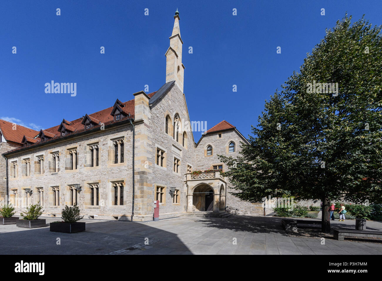 Vista sul cortile del protestante del monastero agostiniano di Erfurt. La Evangelisches Lutherstatte Augustinerkloster, registrati su 06.09.2016 offre ai fedeli e ai turisti la possibilità di seguire le orme del riformatore Martin Lutero. Nel 1266, i monaci agostiniani si insediarono in Turingia, di una prospera e popolosa metropoli. Negli anni 2000 - 2003 ampia ristrutturazione e ammodernamento delle misure sono stati effettuati nel monastero agostiniano e sviluppata in un incontro contemporaneo e luogo di incontro. Foto: Hans Wiedl | Utilizzo di tutto il mondo Foto Stock