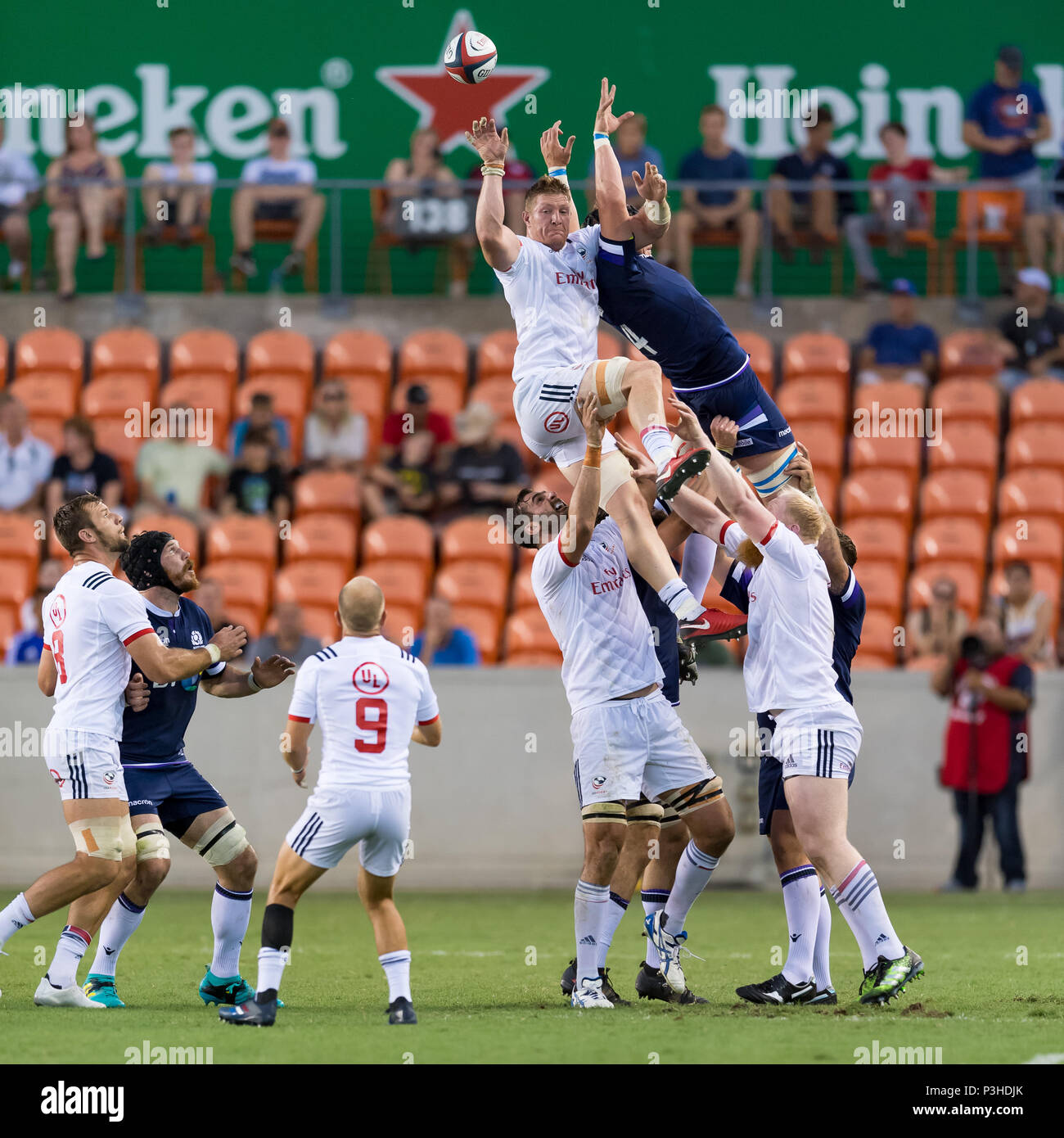 5 maggio 2018: USA gli uomini squadra di Rugby Ben Landry (20) va per la linea in uscita durante la Emirates serie estate 2018 match tra Stati Uniti Uomini Squadra vs Scozia Uomini Squadra di BBVA Compass Stadium, Houston, Texas . Stati Uniti d'America ha sconfitto la Scozia 30-29 a tempo pieno Foto Stock