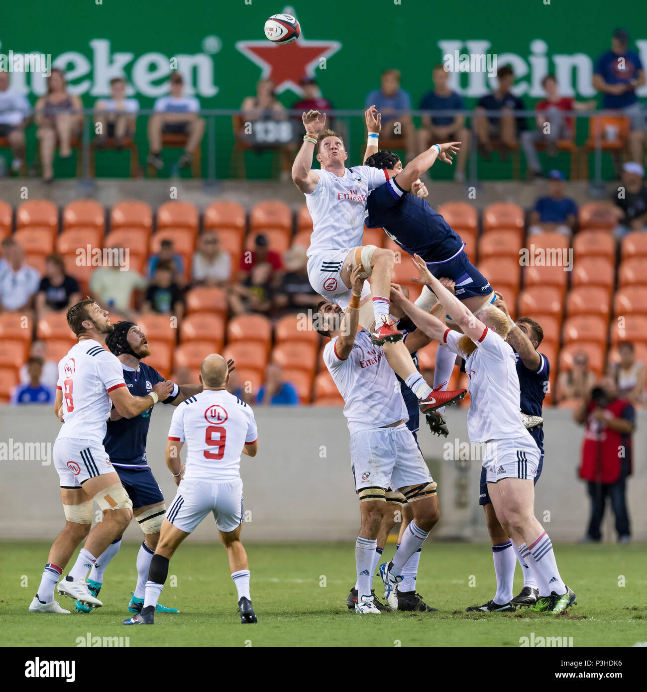 5 maggio 2018: USA gli uomini squadra di Rugby Ben Landry (20) va per la linea in uscita durante la Emirates serie estate 2018 match tra Stati Uniti Uomini Squadra vs Scozia Uomini Squadra di BBVA Compass Stadium, Houston, Texas . Stati Uniti d'America ha sconfitto la Scozia 30-29 a tempo pieno Foto Stock