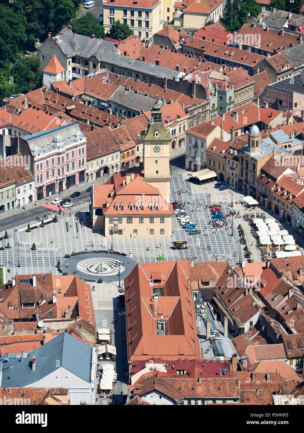 Piazza del Consiglio e della città vecchia, Brasov, Romania Foto Stock