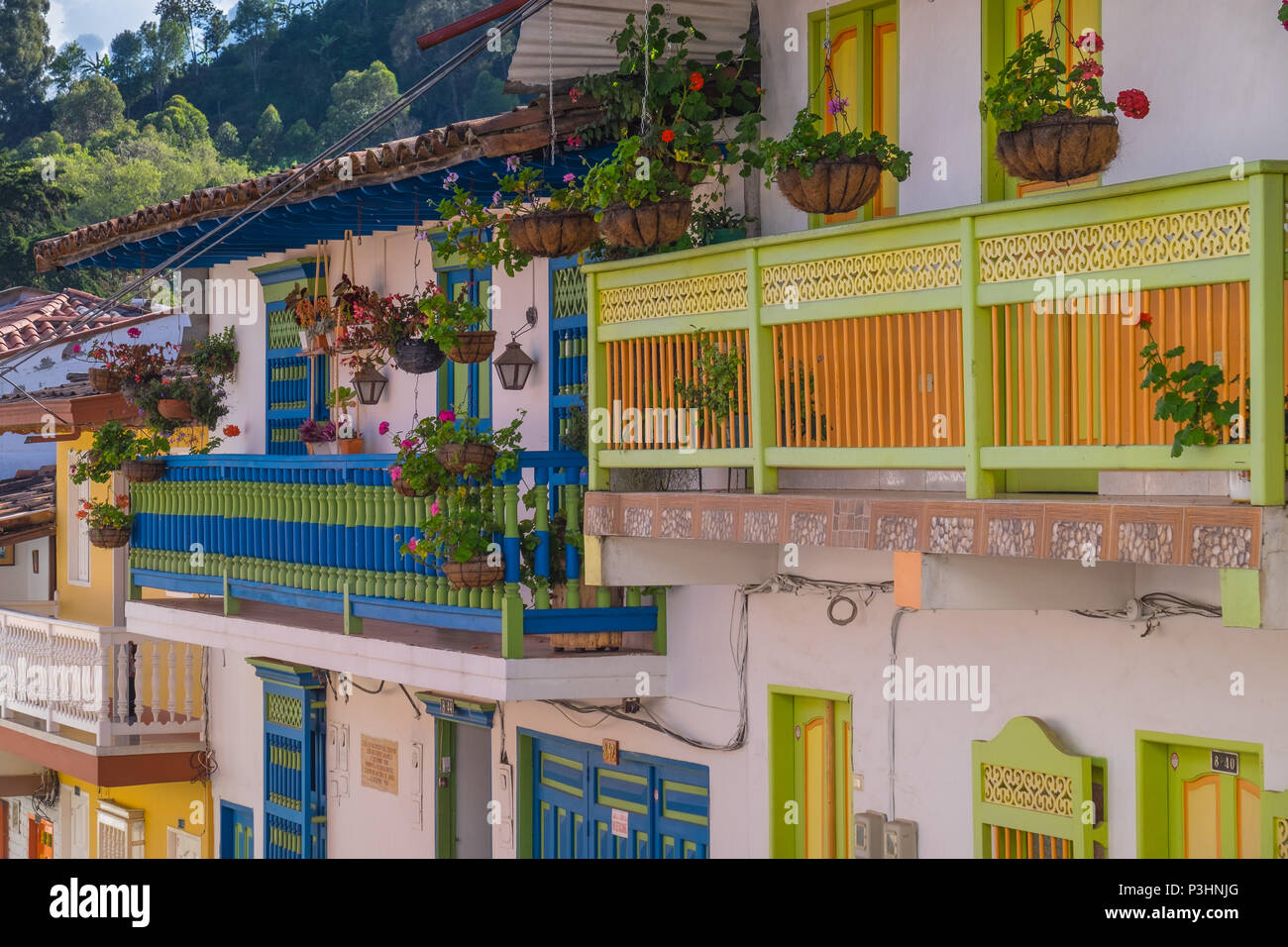Tipica casa colorata, architettura per le strade di Jericó, Antioquia, Colombia Foto Stock