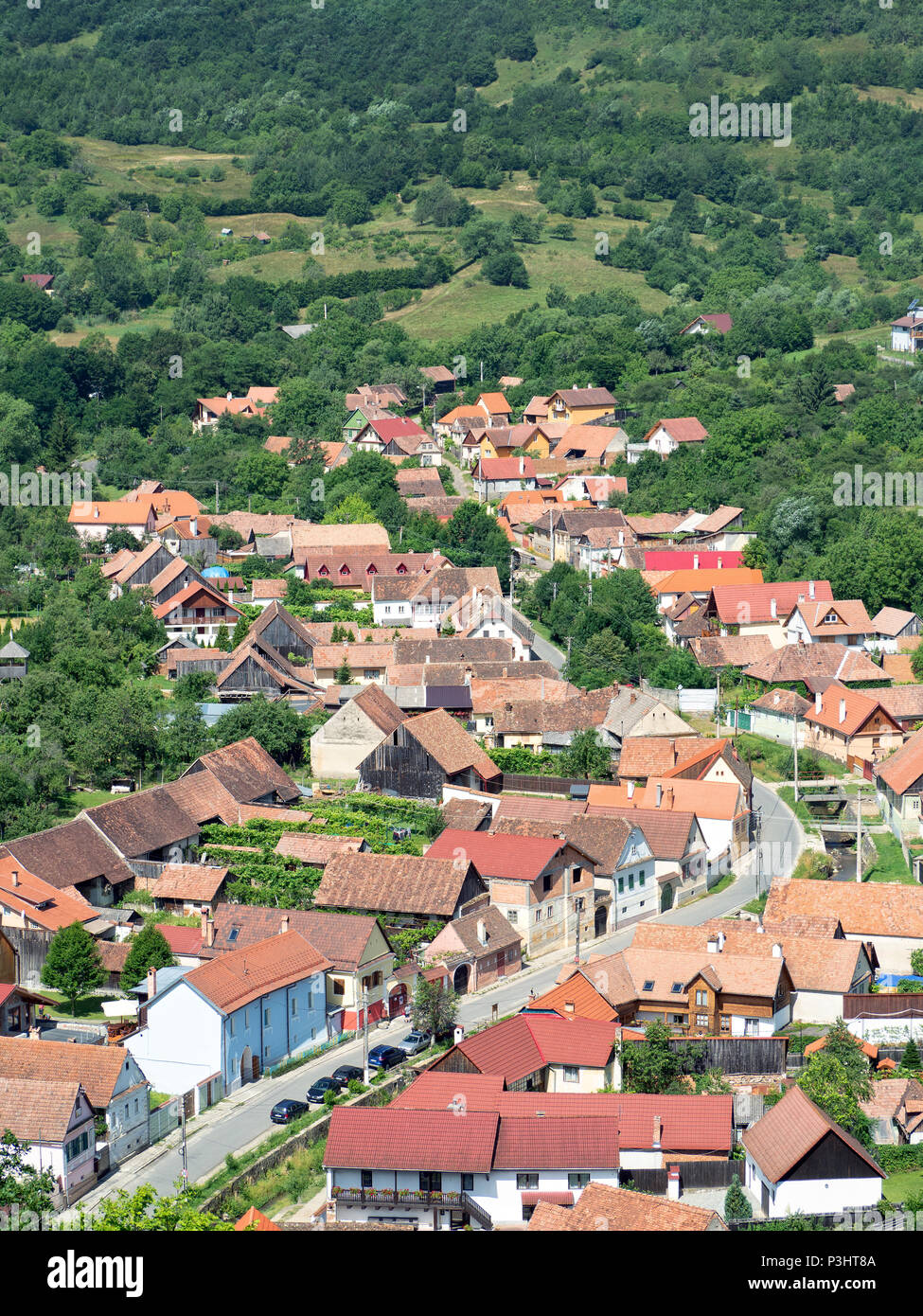 Vista aerea del villaggio Cisnadioara, Sibiu county, Transilvania, Romania Foto Stock