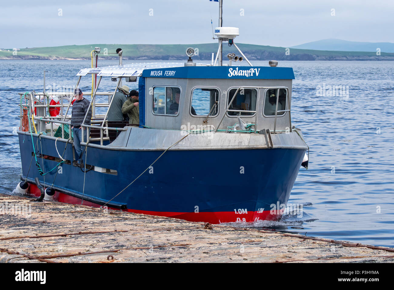 Aprire il passeggero ferry boat Solan IV vela da Leebitton di Mousa, isole Shetland, Scotland, Regno Unito Foto Stock