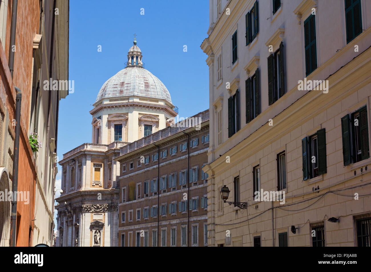 Vista della Basilica di Santa Maria Maggiore (Basilica di Santa Maria Maggiore) dalla Basilica di Santa Prassede - Roma Foto Stock