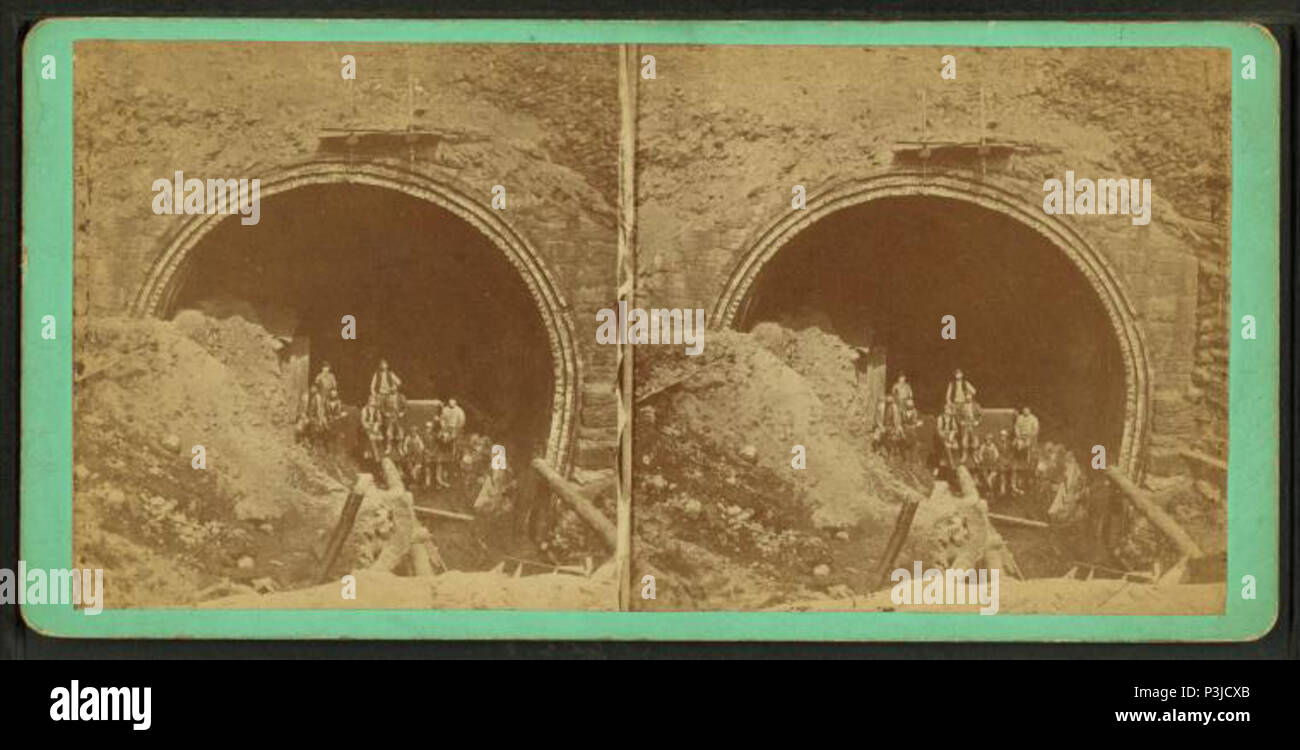 . Lavoratori a bocca del tunnel. Titolo alternativo: Hoosac tunnel serie di percorso. Copertura: 1865?-1885. Fonte Imprint: 1865?-1885. Elemento digitale pubblicata 8-31-2005; aggiornato 2-12-2009. 386 lavoratori a bocca del tunnel, da Robert N. Dennis raccolta di vista stereoscopica Foto Stock