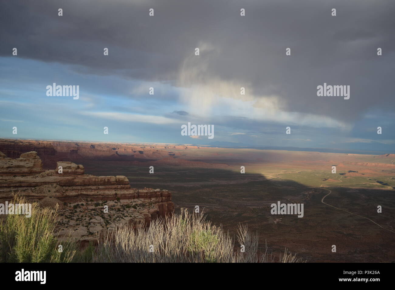 Un giorno di pioggia su Monument Valley in Arizona. Foto Stock