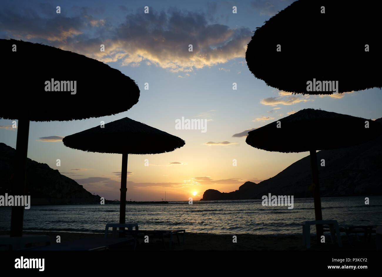 Tramonto a spiaggia di Galissas, Isola SIROS, CICLADI Grecia Foto Stock