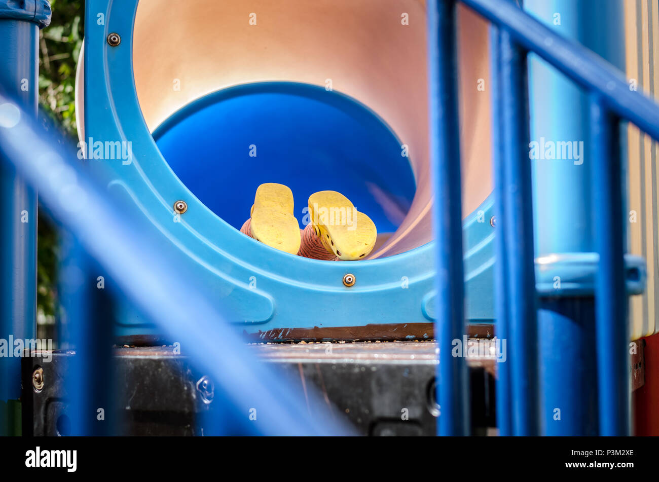 Divertimento nel parco giochi Foto Stock