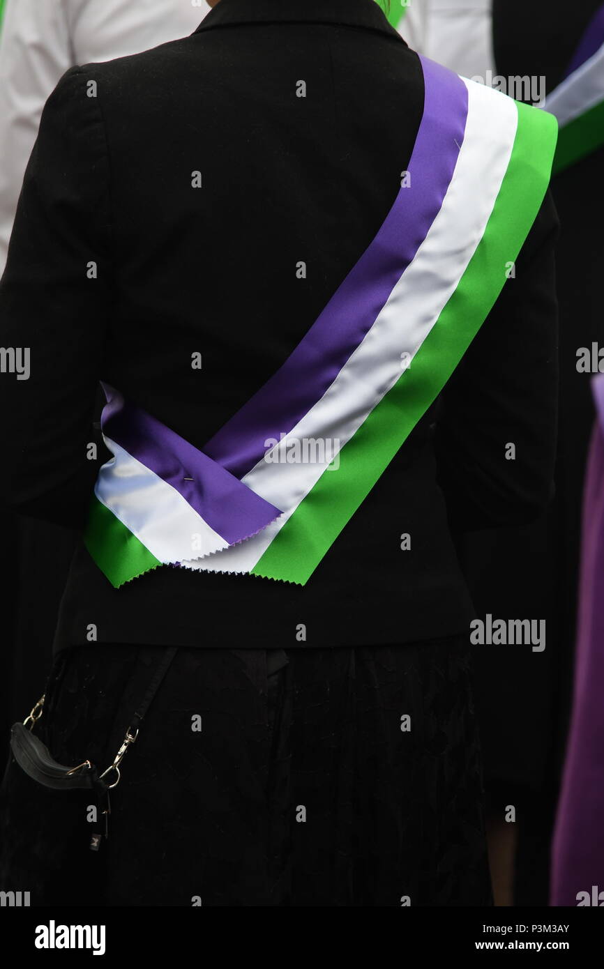 Suffragette colours immagini e fotografie stock ad alta risoluzione - Alamy