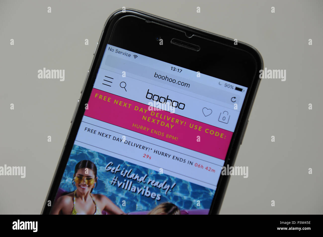 Il sito web Boohoo visto su un iPhone 6 Foto Stock