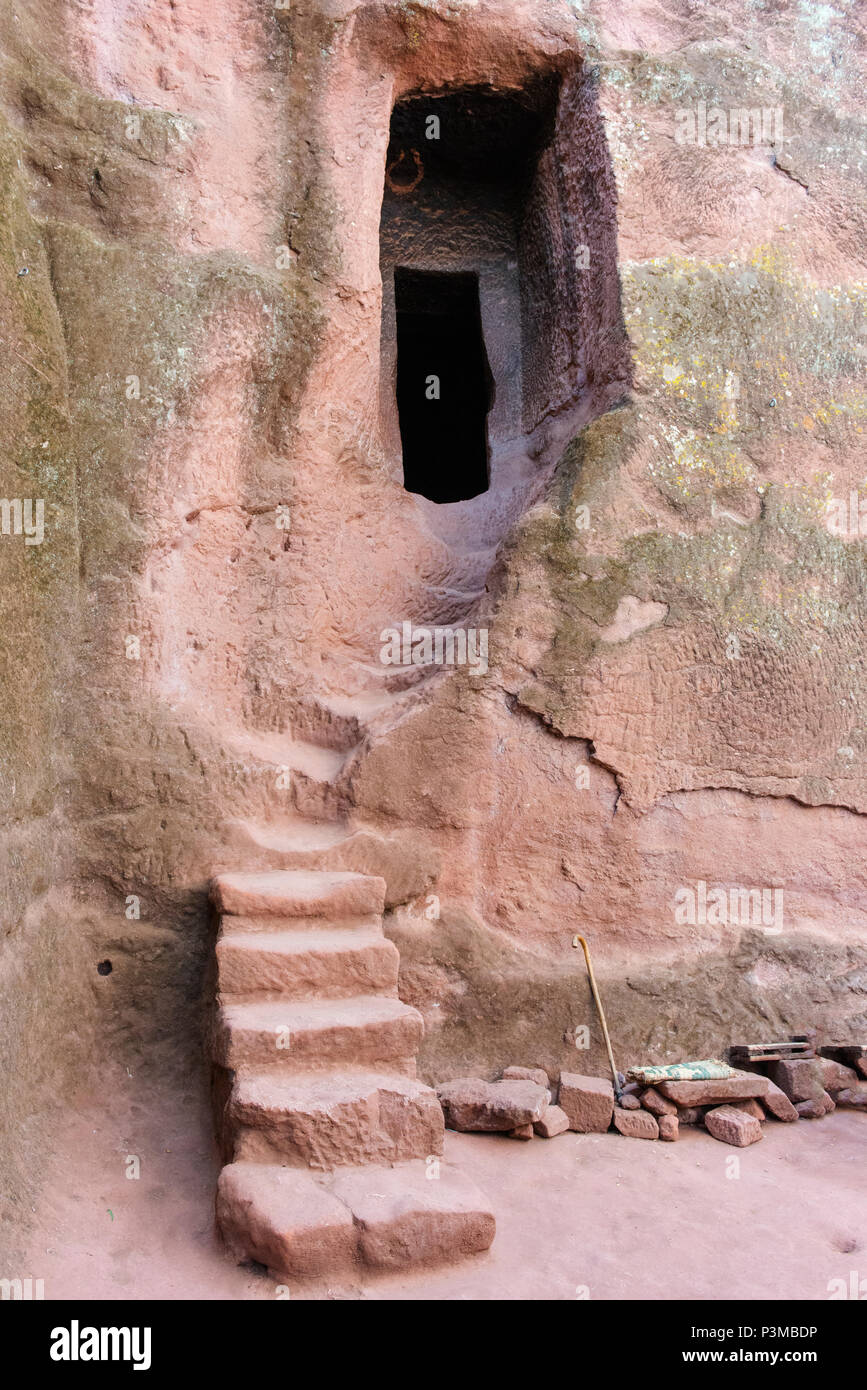Il rock-cut chiese di Lalibela sono collegati da un complesso sistema di scale, gallerie e trincee. Foto Stock